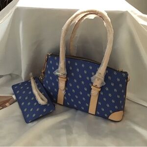 Dooney n Bourke blue designer hand bag sit